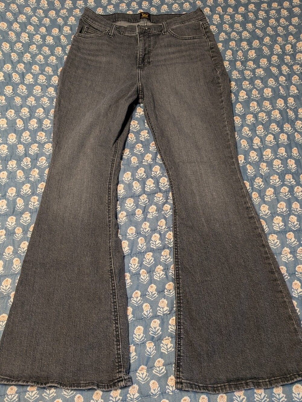 Lee High Rise Stretchy Faded Black Flare Jeans sz 12 Short